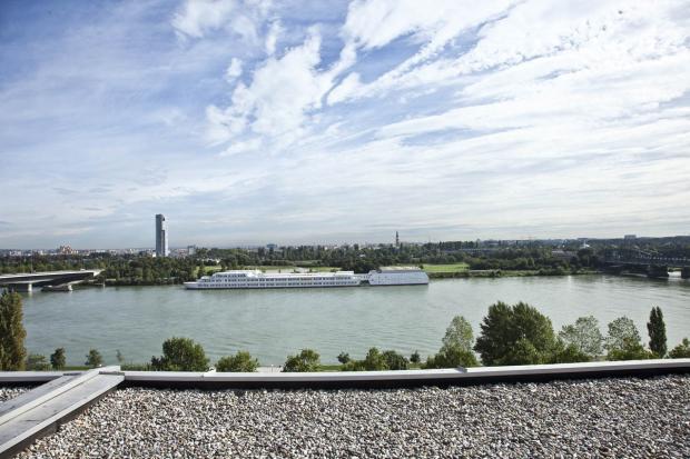 Aussicht von der Terrasse auf die Donau