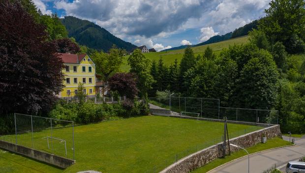 Blick auf Sportplatz  