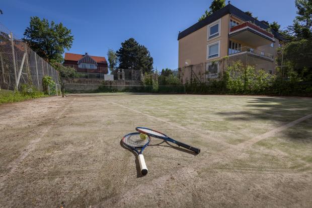 tennis court with artificial turf | © nikolaus faistauer photography