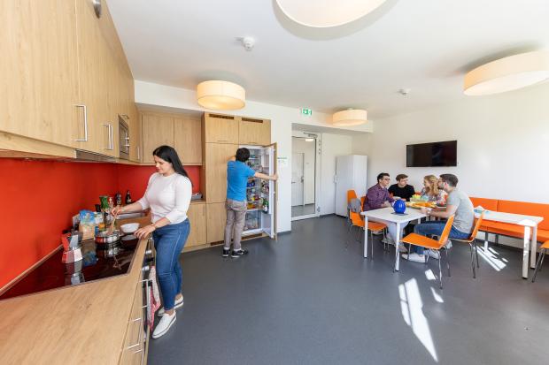 view of a common room with kitchen | © nikolaus faistauer photography