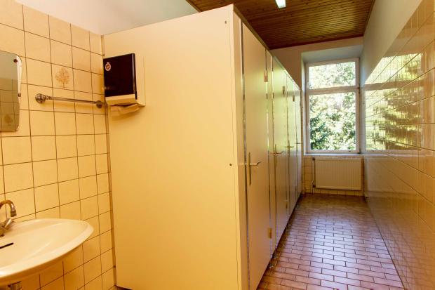 view of common bathroom 